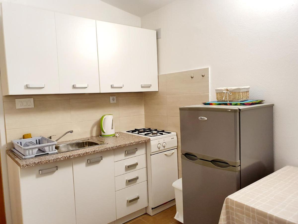 Apartamani Katarina Vl.Ilija Jusup Apartment Starigrad Paklenica Exterior photo