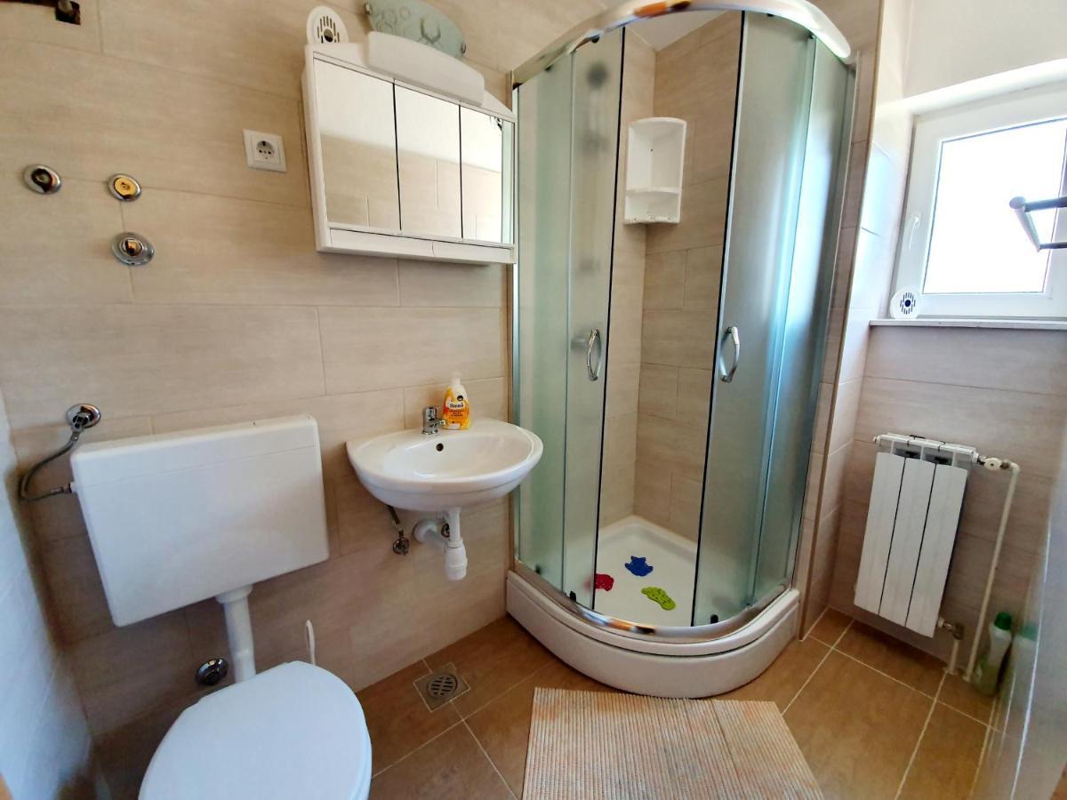 Apartamani Katarina Vl.Ilija Jusup Apartment Starigrad Paklenica Exterior photo