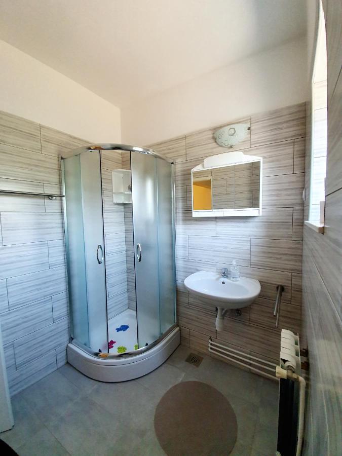 Apartamani Katarina Vl.Ilija Jusup Apartment Starigrad Paklenica Exterior photo