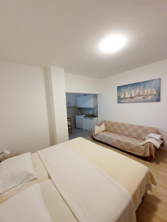 Apartamani Katarina Vl.Ilija Jusup Apartment Starigrad Paklenica Exterior photo