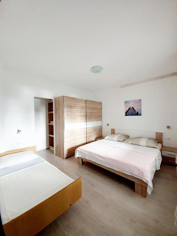Apartamani Katarina Vl.Ilija Jusup Apartment Starigrad Paklenica Exterior photo