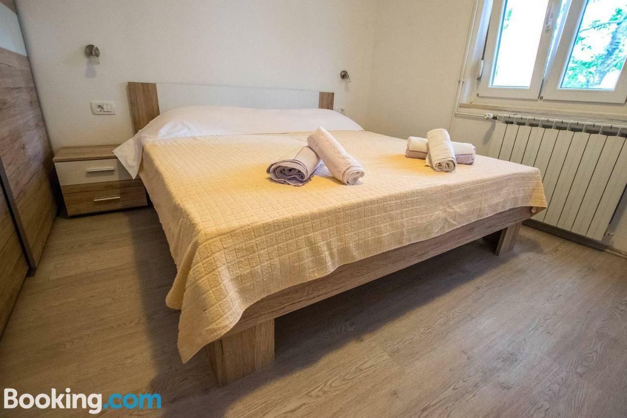 Apartamani Katarina Vl.Ilija Jusup Apartment Starigrad Paklenica Exterior photo