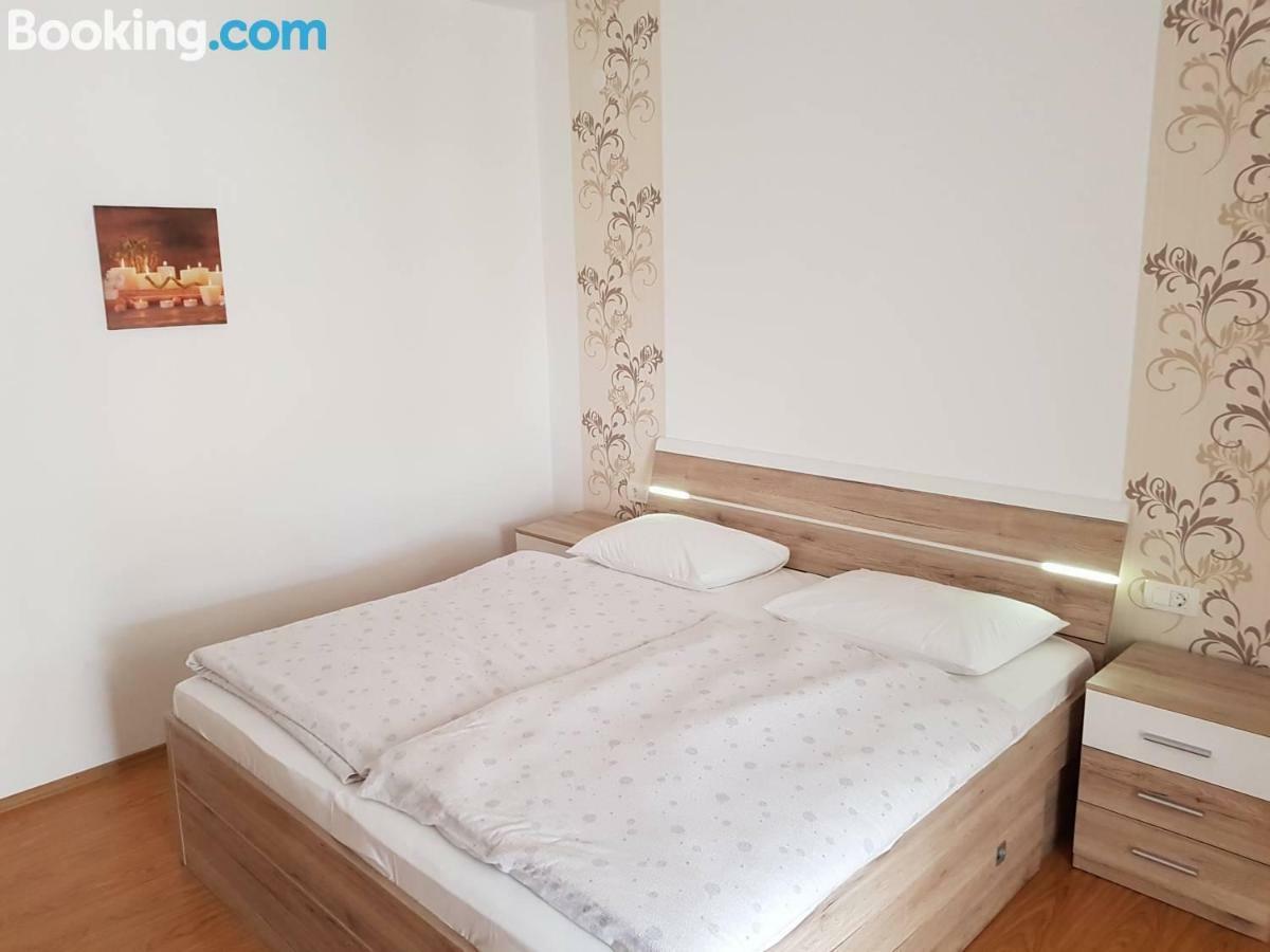 Apartamani Katarina Vl.Ilija Jusup Apartment Starigrad Paklenica Exterior photo