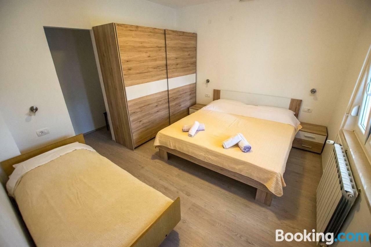 Apartamani Katarina Vl.Ilija Jusup Apartment Starigrad Paklenica Exterior photo