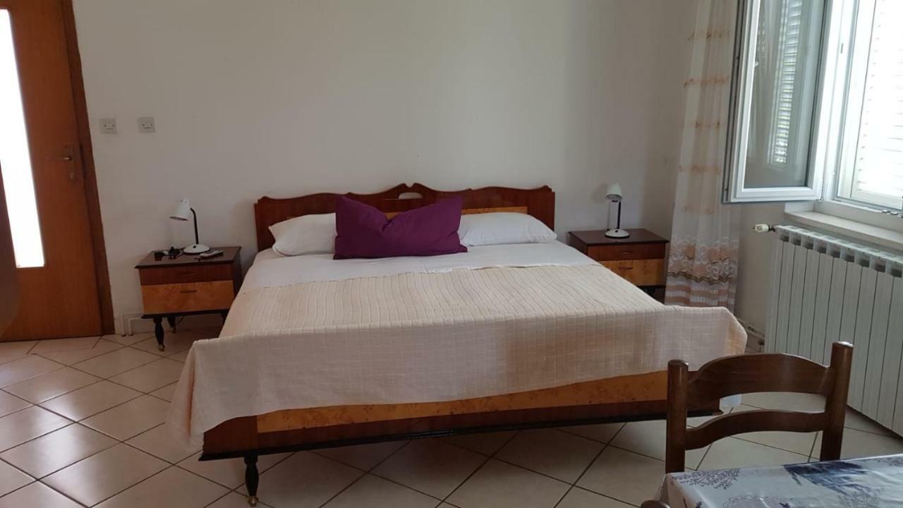 Apartamani Katarina Vl.Ilija Jusup Apartment Starigrad Paklenica Exterior photo