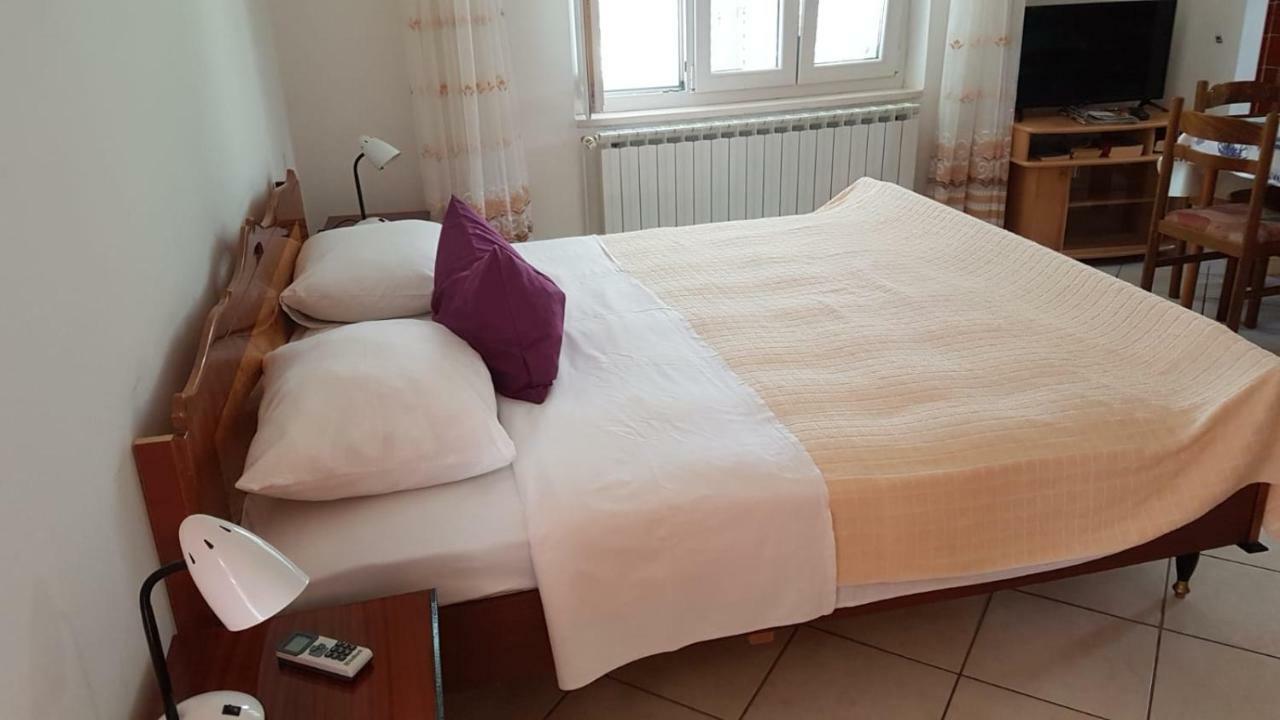 Apartamani Katarina Vl.Ilija Jusup Apartment Starigrad Paklenica Exterior photo