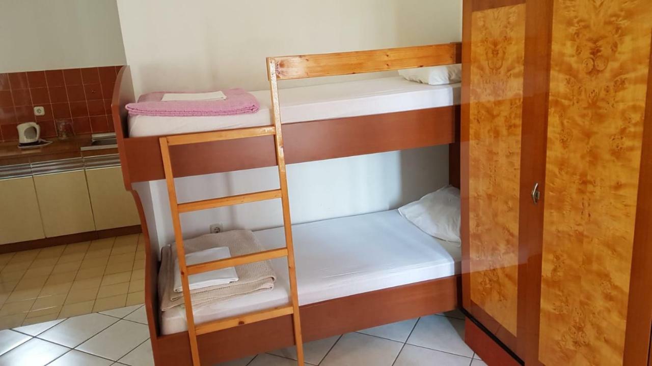 Apartamani Katarina Vl.Ilija Jusup Apartment Starigrad Paklenica Exterior photo