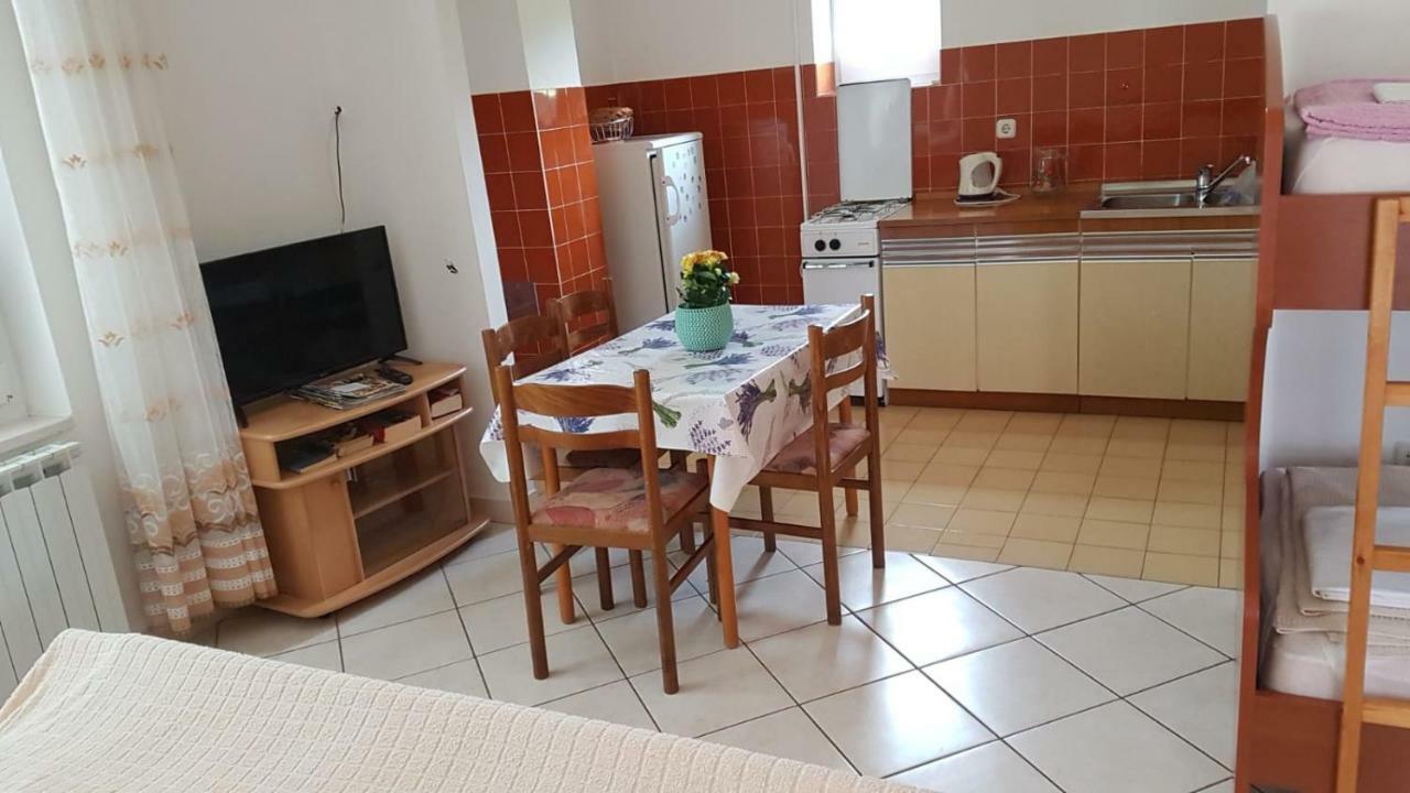 Apartamani Katarina Vl.Ilija Jusup Apartment Starigrad Paklenica Exterior photo